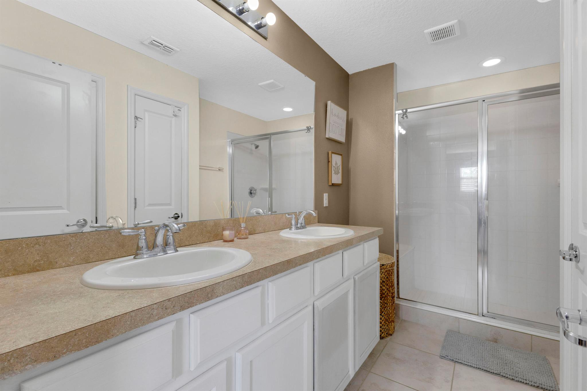 LAKESHORE AT NARCOOSSEE - Residential Lease