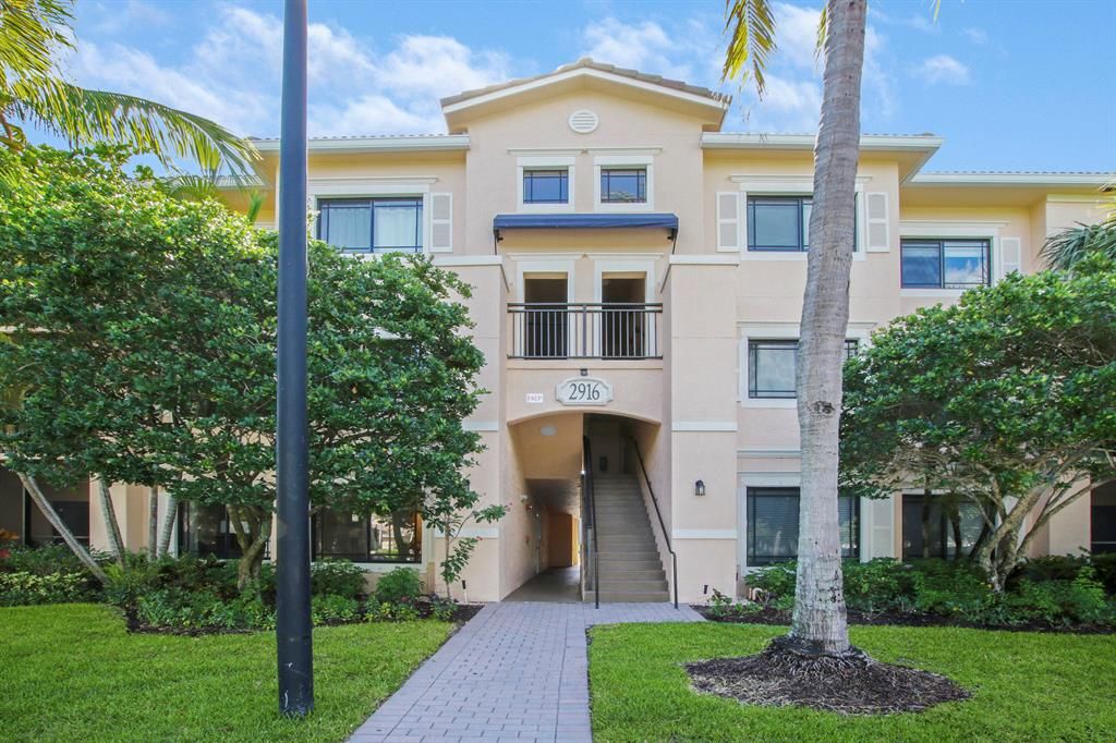 Photo of 2916 Tuscany Court #105, Palm Beach Gardens, FL 33410 (MLS # R10723111)