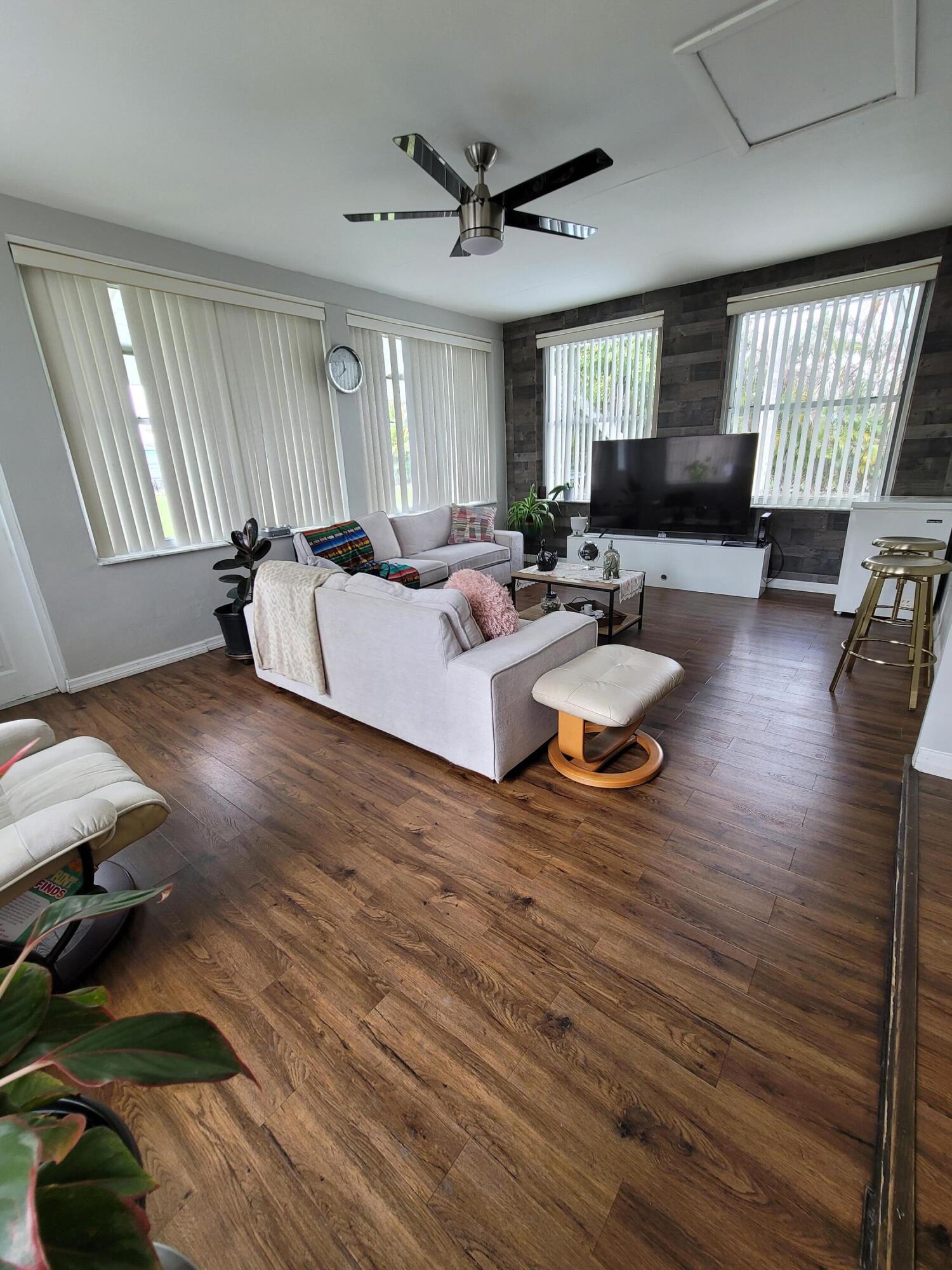 PORT ST LUCIE FLORESTA PINES UNIT 1 - Residential