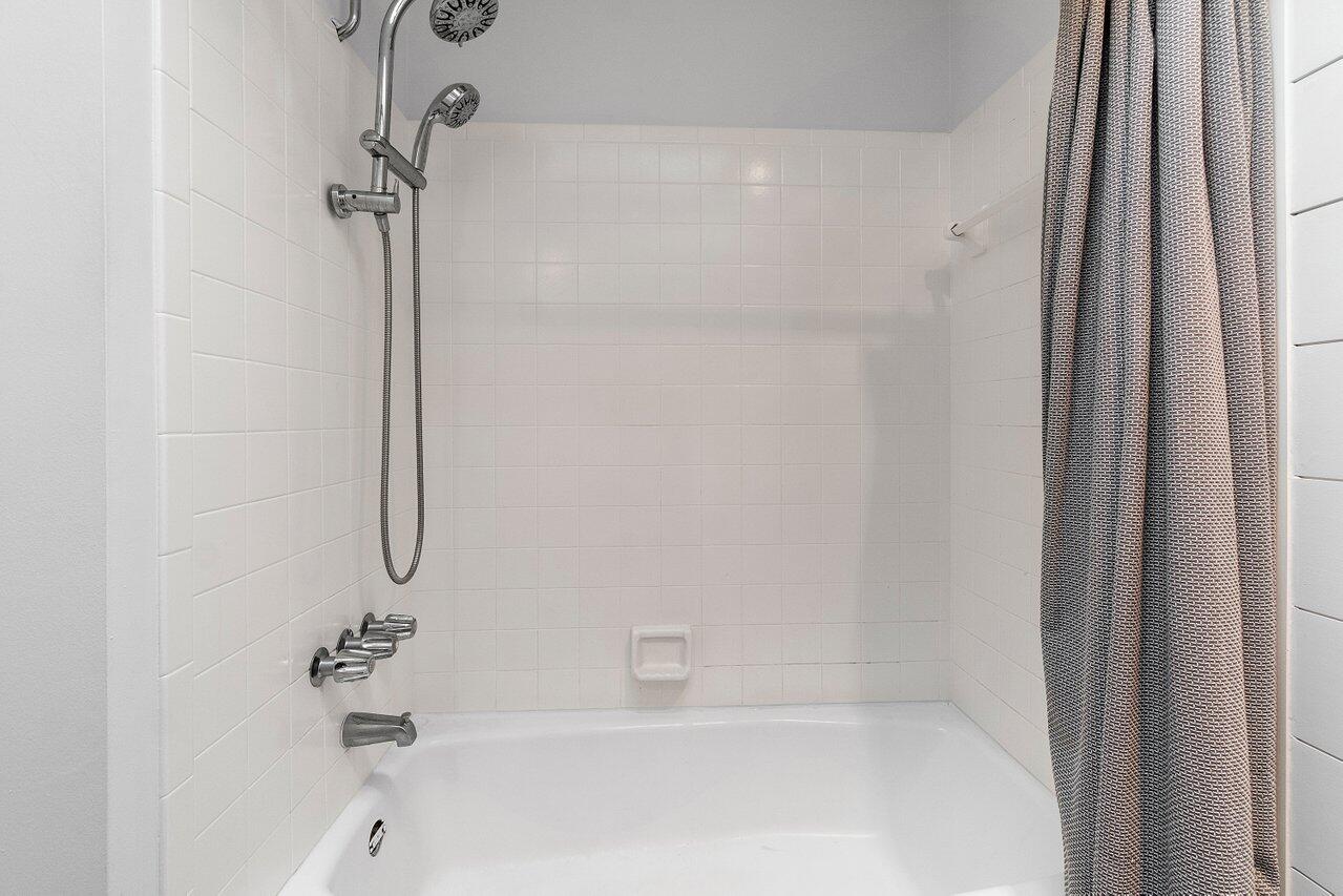 TREE TOPS OF WELLINGTON - Residential