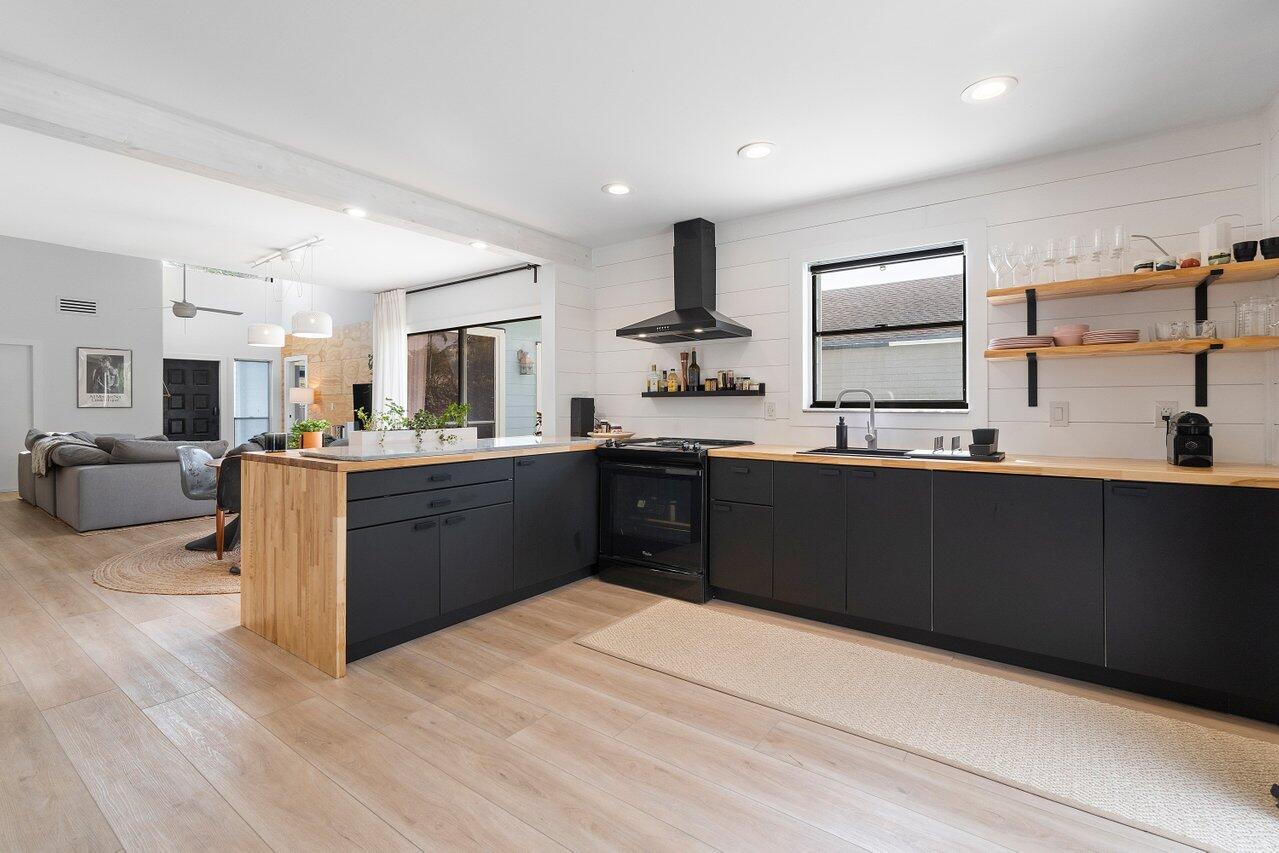 TREE TOPS OF WELLINGTON - Residential