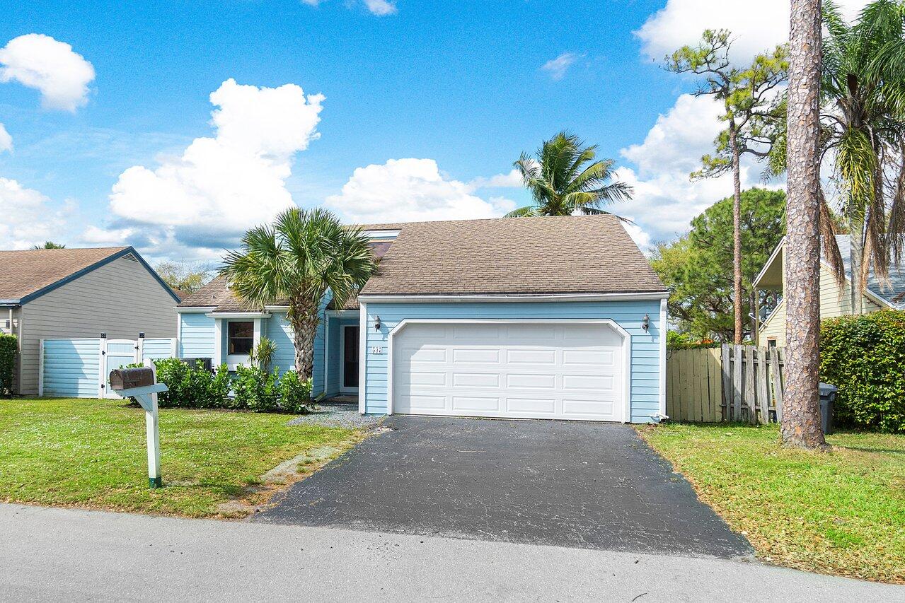 TREE TOPS OF WELLINGTON - Residential