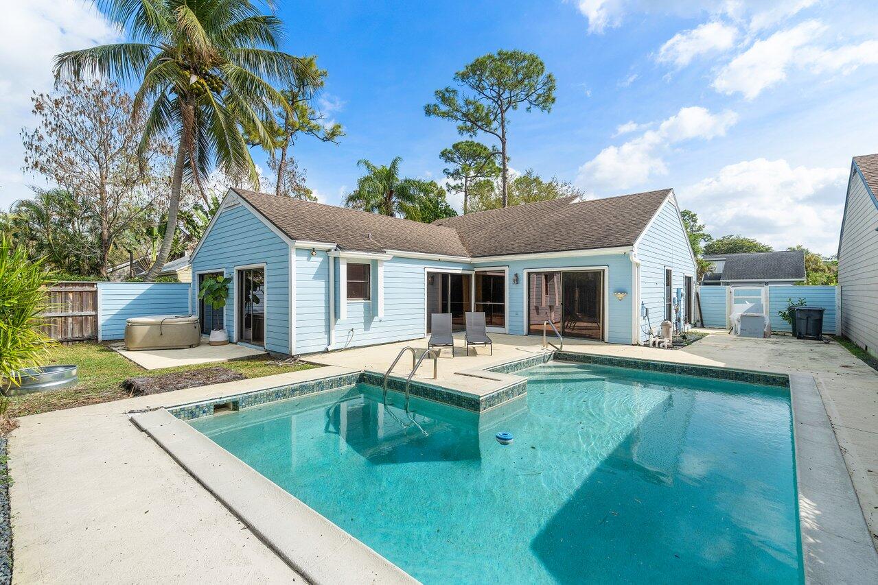 TREE TOPS OF WELLINGTON - Residential