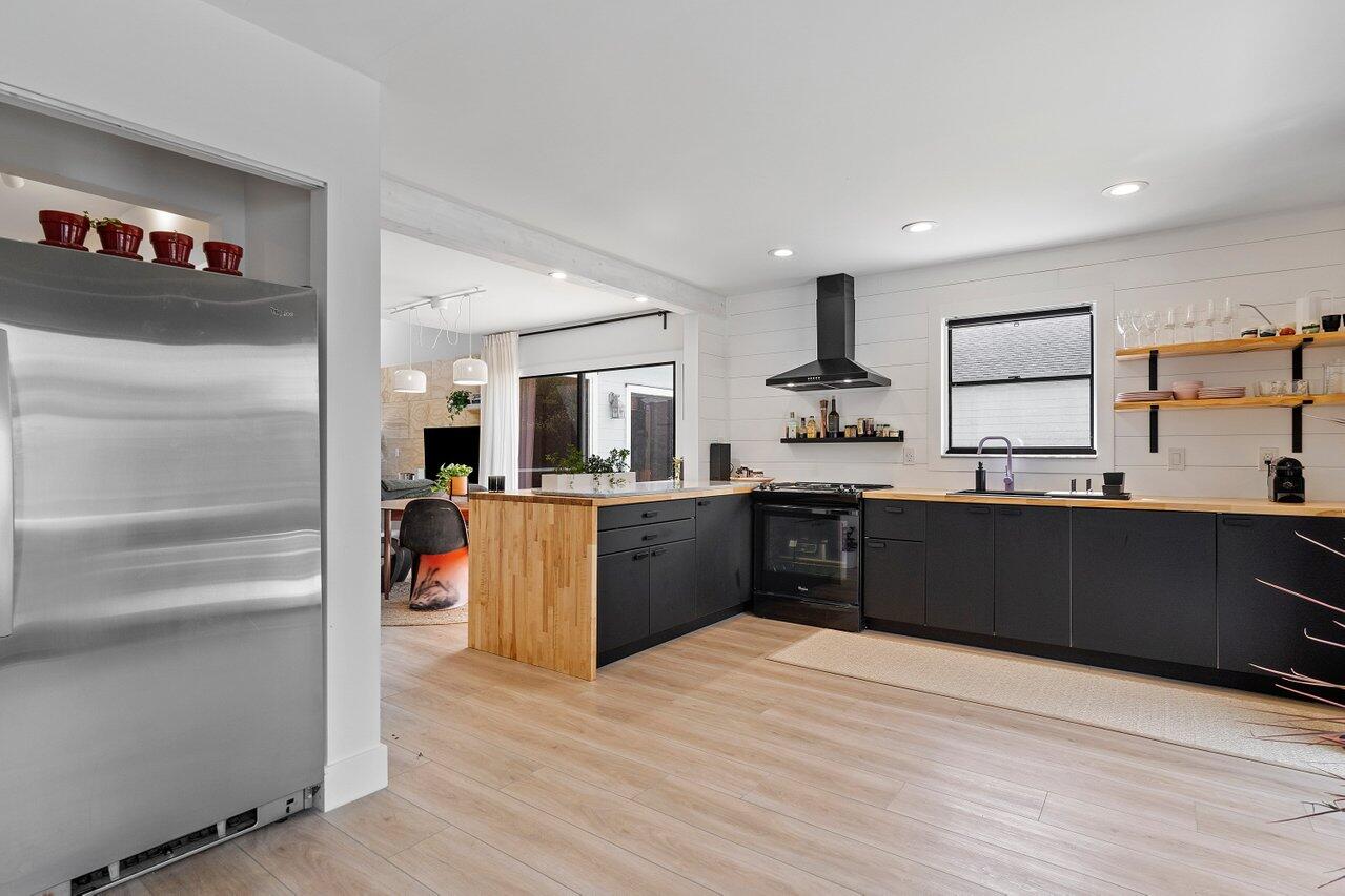 TREE TOPS OF WELLINGTON - Residential