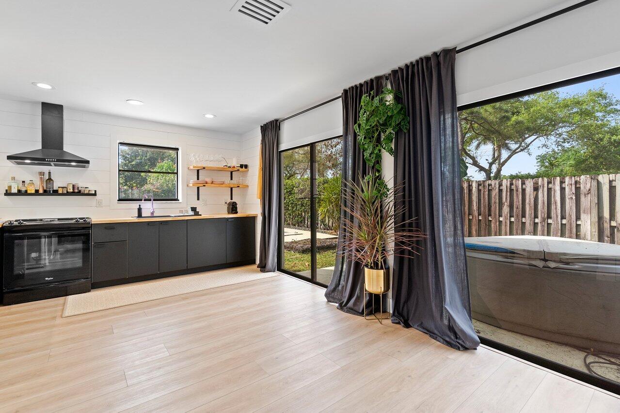 TREE TOPS OF WELLINGTON - Residential