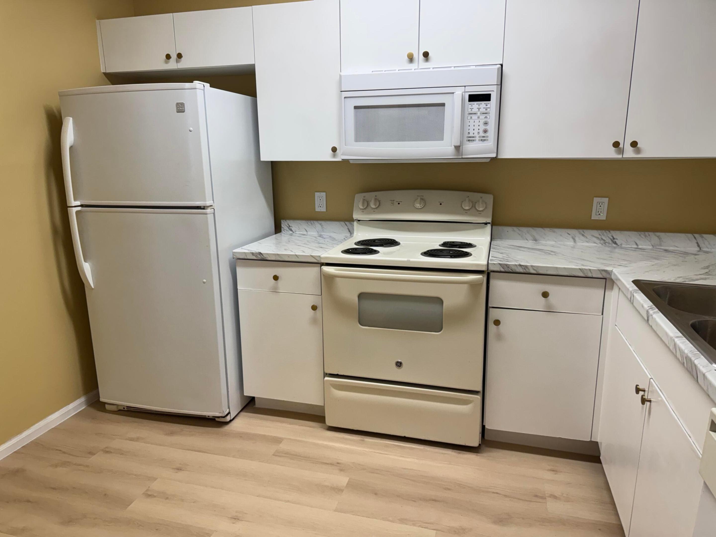 BELVEDERE ISLES CONDO NO 3 - Residential