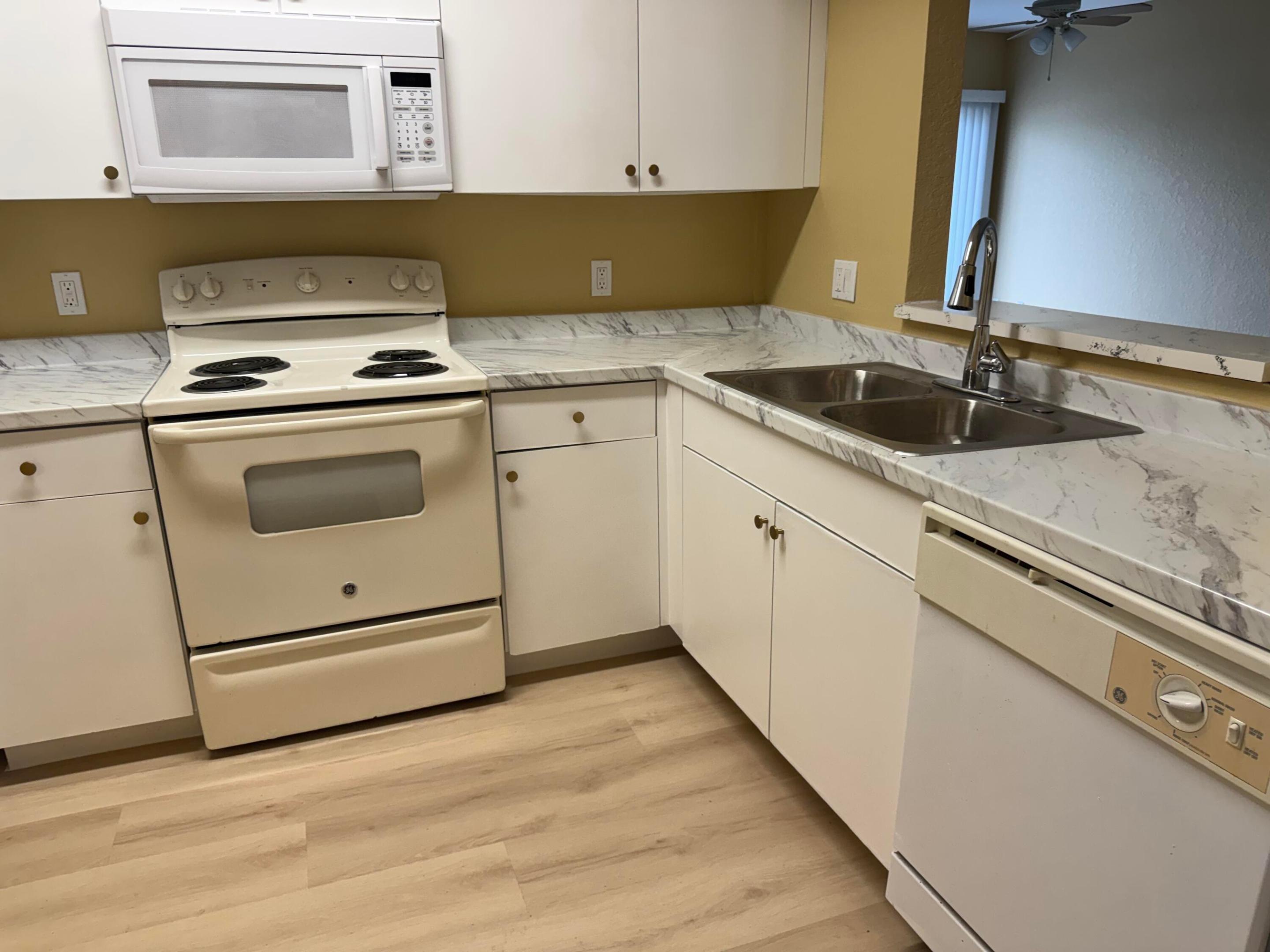 BELVEDERE ISLES CONDO NO 3 - Residential