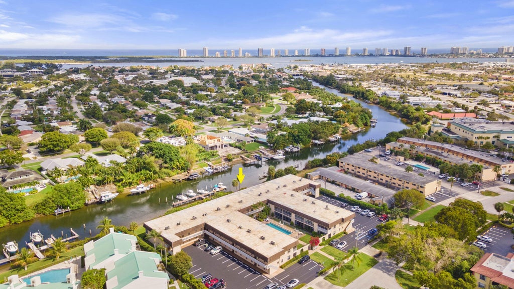 Photo of 342 SOUTHWIND Drive #102, North Palm Beach, FL 33408 (MLS # B26076276)