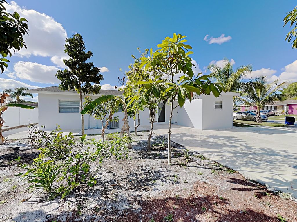 Photo of 1230 SW 6th Way, Deerfield Beach, FL 33441 (MLS # B26030012)