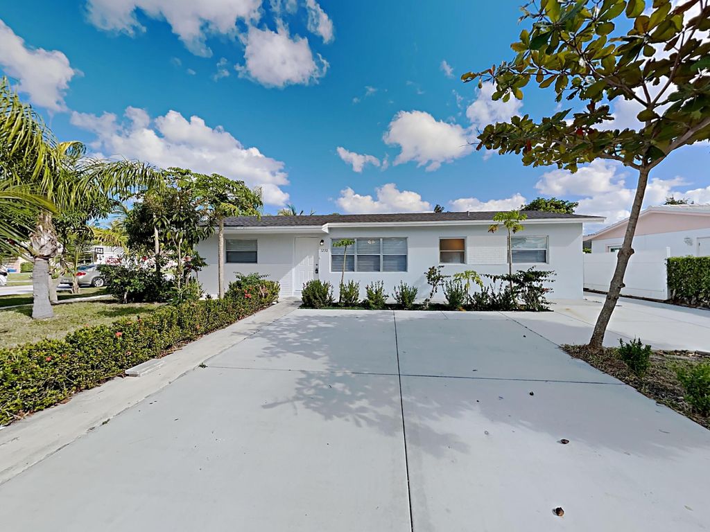 Photo of 1230 SW 6th Way, Deerfield Beach, FL 33441 (MLS # B26030012)