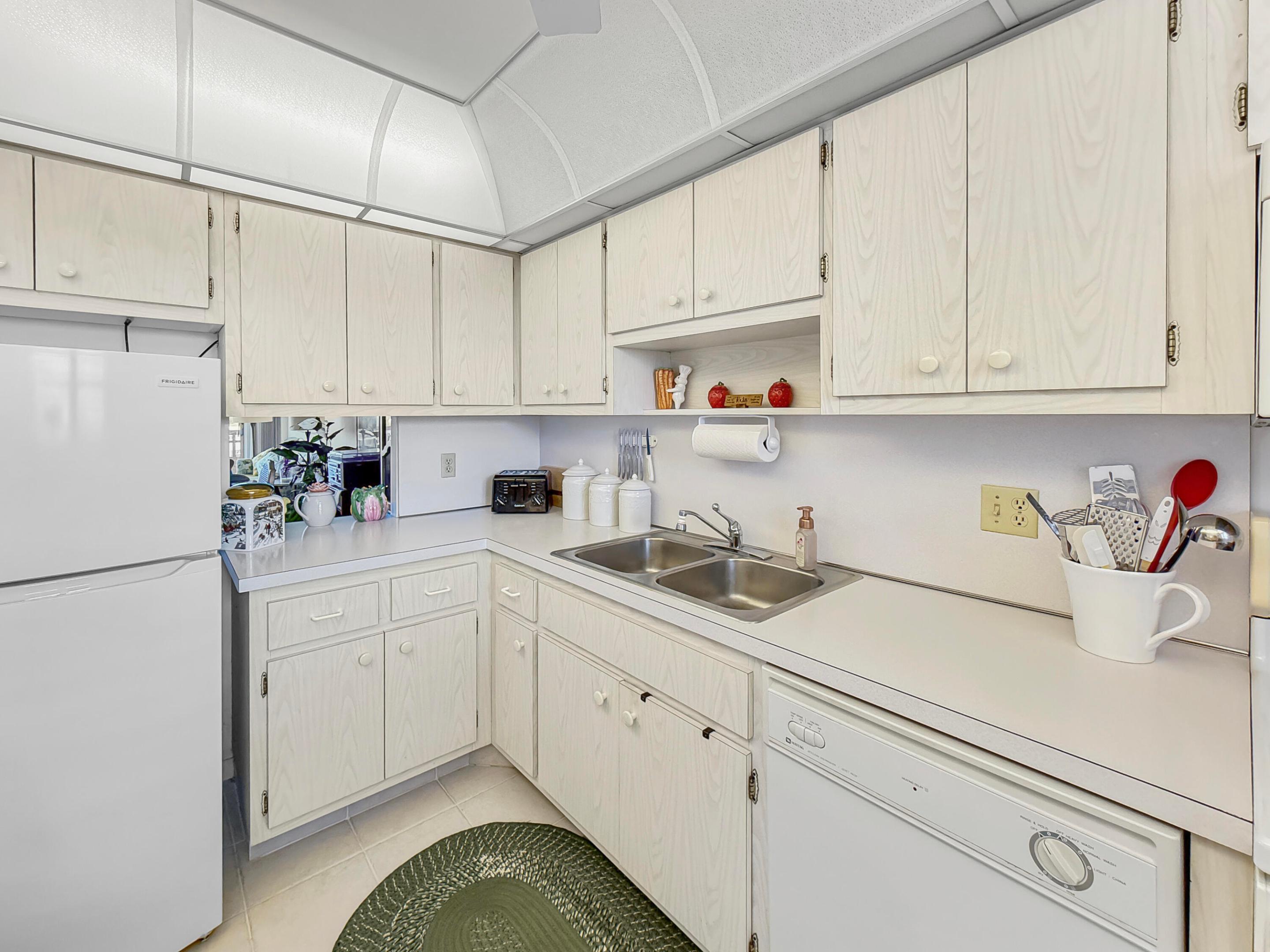 STARLITE CONDO - Residential