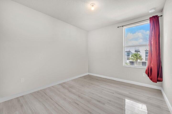 ENCLAVE AT MANGONIA PARK - Residential