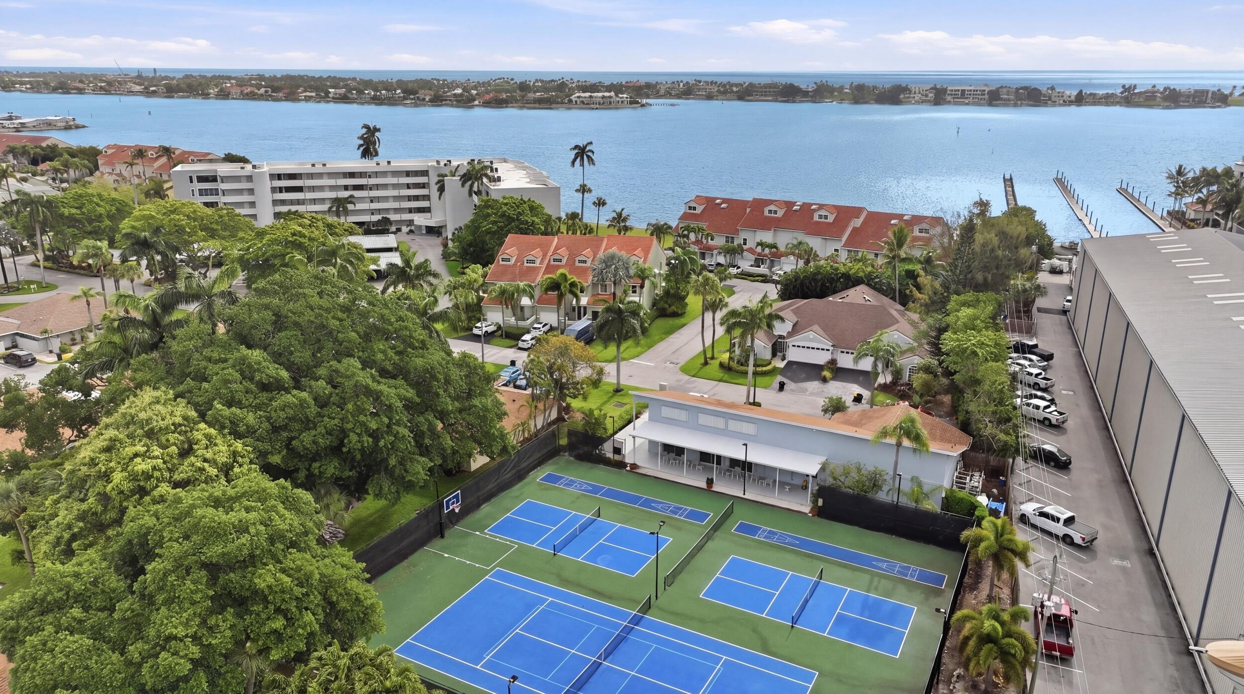 LAKESHORE - Residential