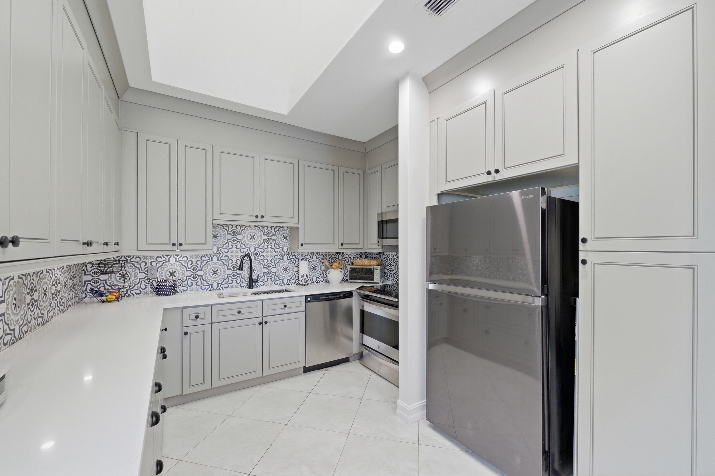 LAKESHORE - Residential