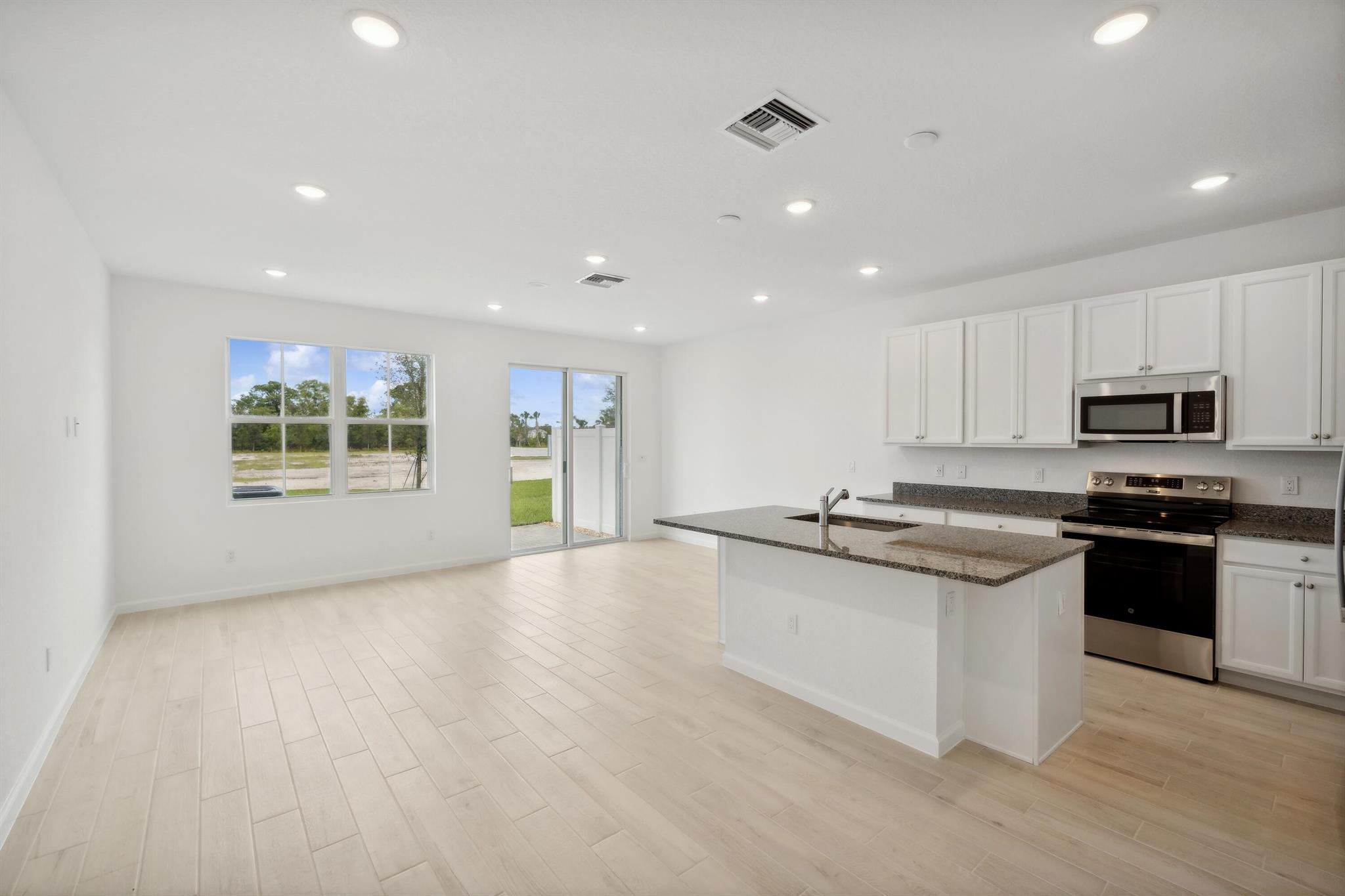 162 SE Birch Terrace 0102