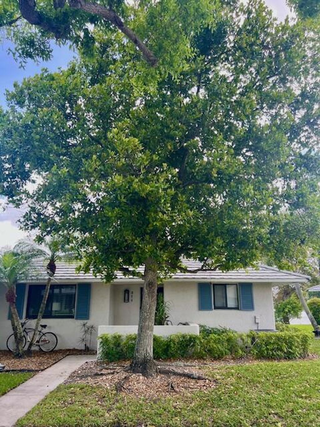 Photo of 311 Club Drive, Palm Beach Gardens, FL 33418 (MLS # B26002932)