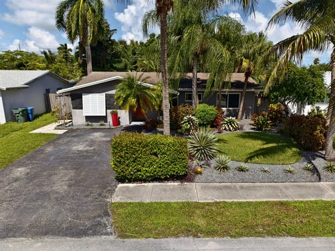 Photo of 1931 NW 38th Street, Oakland Park, FL 33309 (MLS # B26084366)
