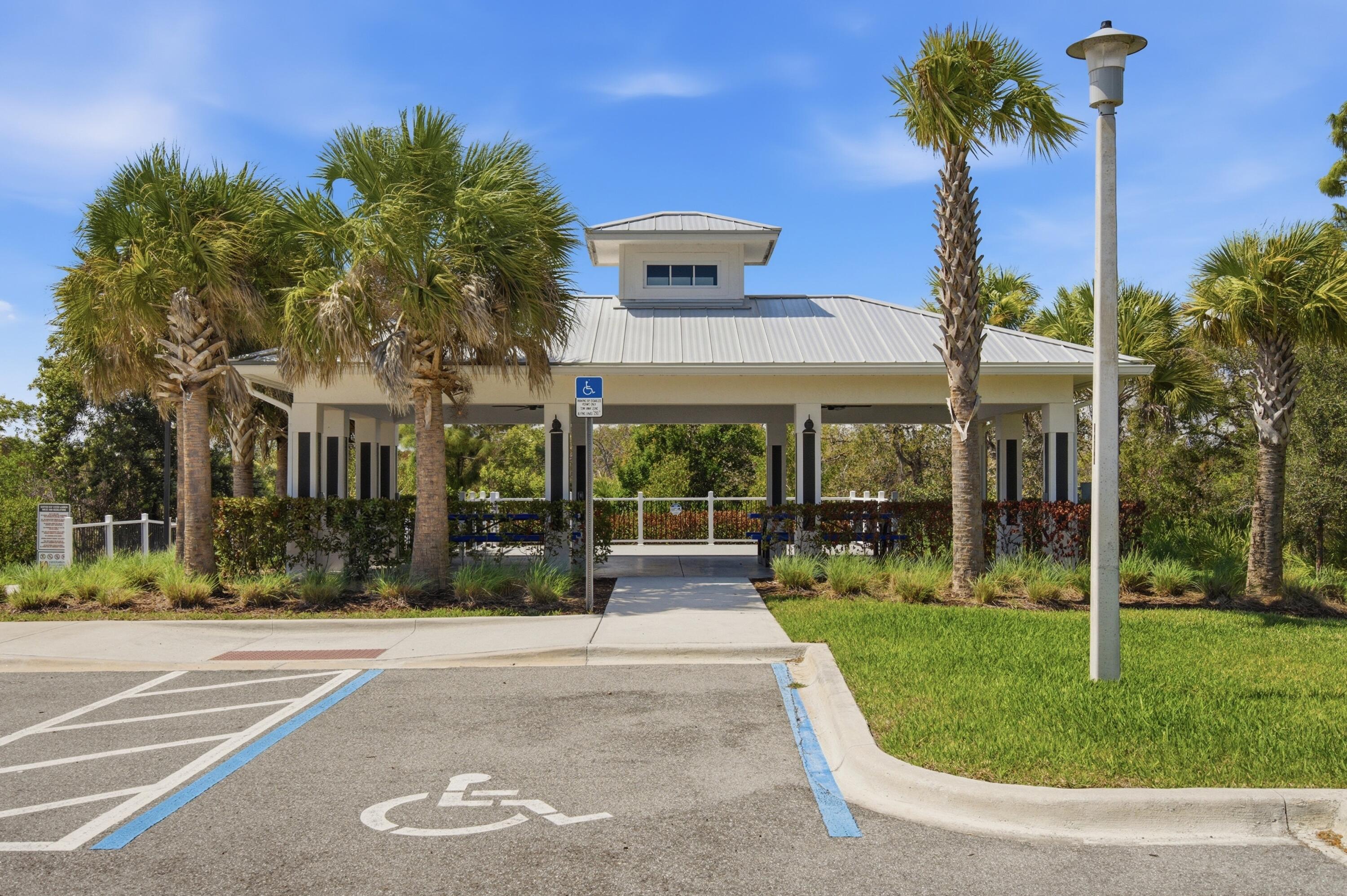 BANYAN BAY - Residential