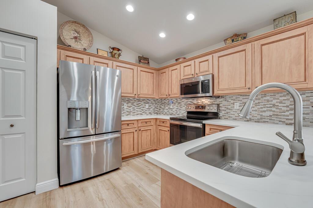 VENETIAN ISLES - Residential