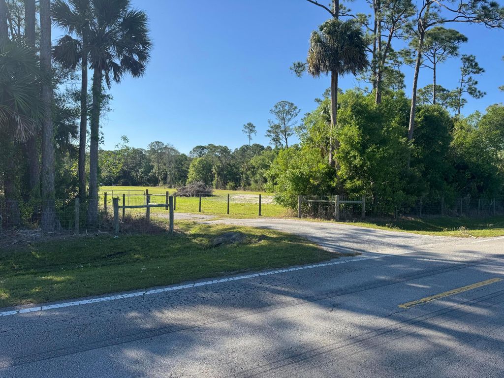 Photo of 5521 Ideal Holding Road, Fort Pierce, FL 34987 (MLS # R11073016)