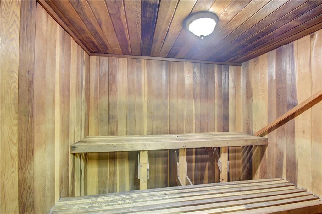 RACQUET CLUB - Residential