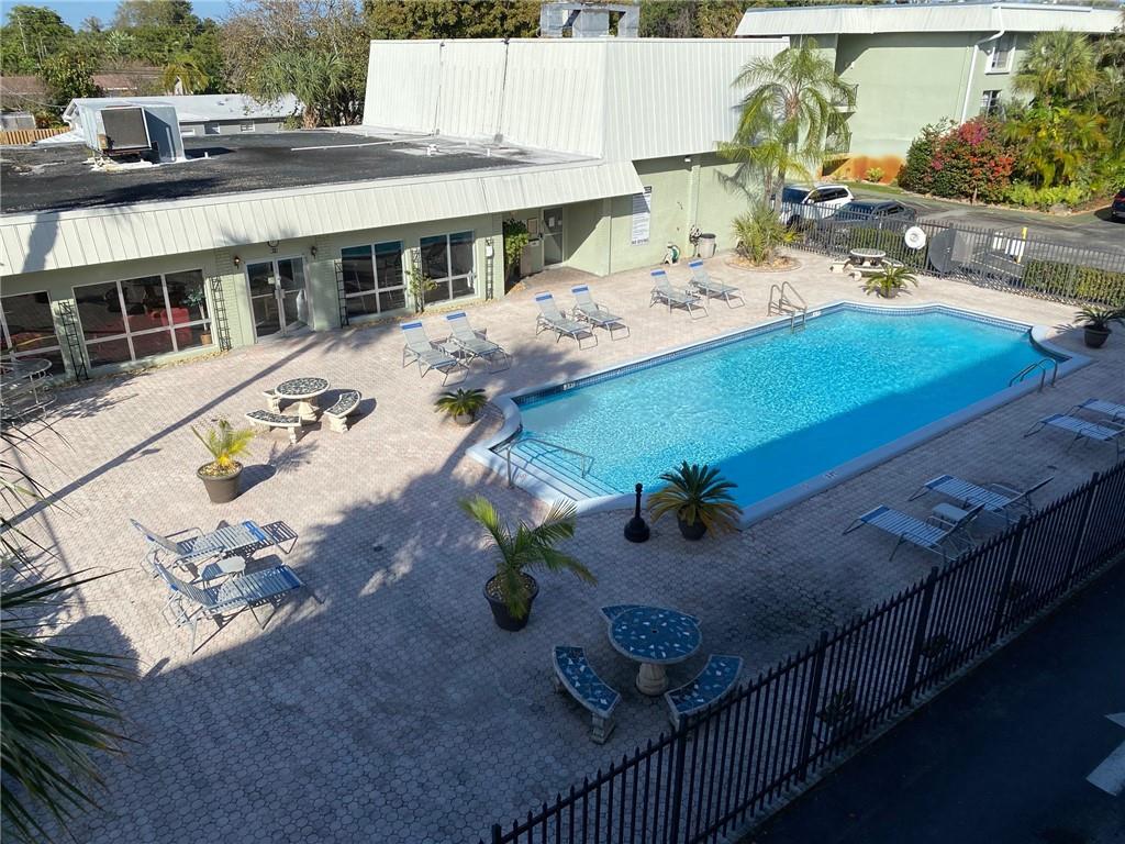 RACQUET CLUB - Residential