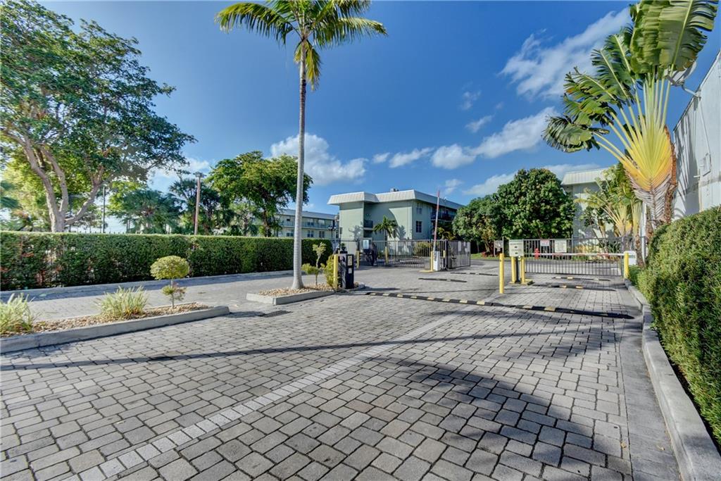 RACQUET CLUB - Residential