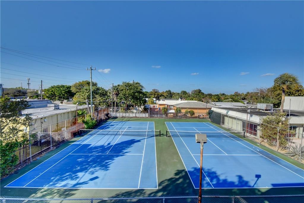 RACQUET CLUB - Residential