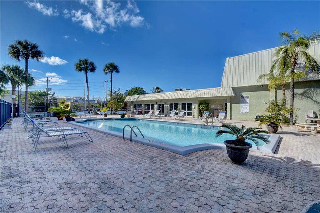 RACQUET CLUB - Residential