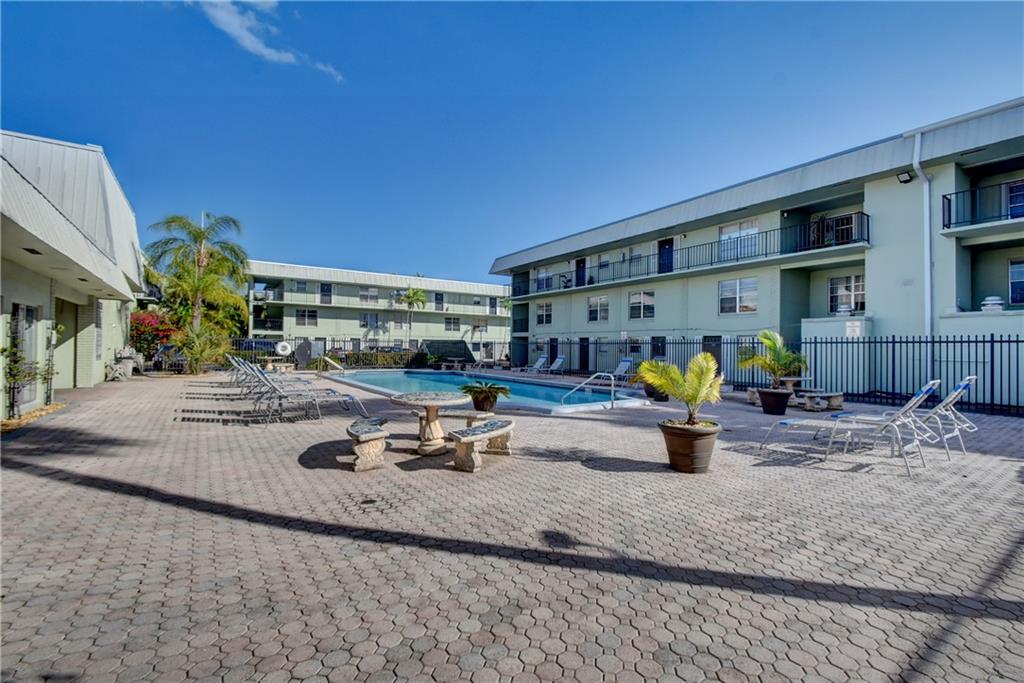 RACQUET CLUB - Residential