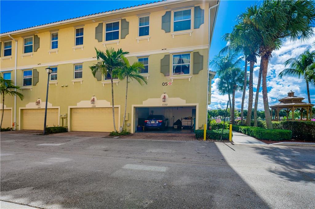 RENAISSANCE COMMONS - Residential