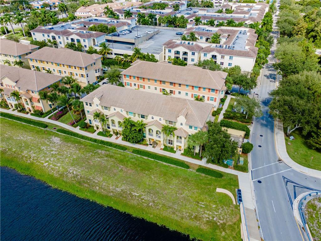 RENAISSANCE COMMONS - Residential