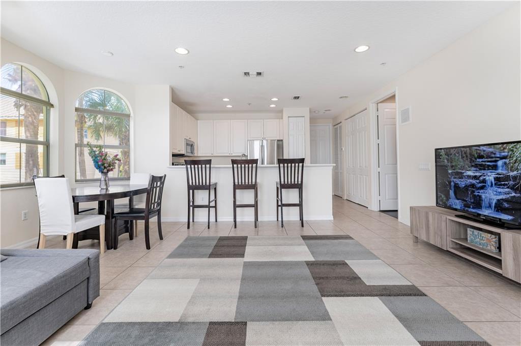 RENAISSANCE COMMONS - Residential