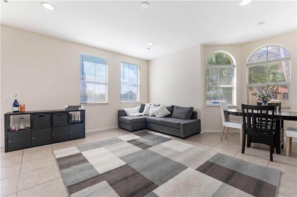 RENAISSANCE COMMONS - Residential