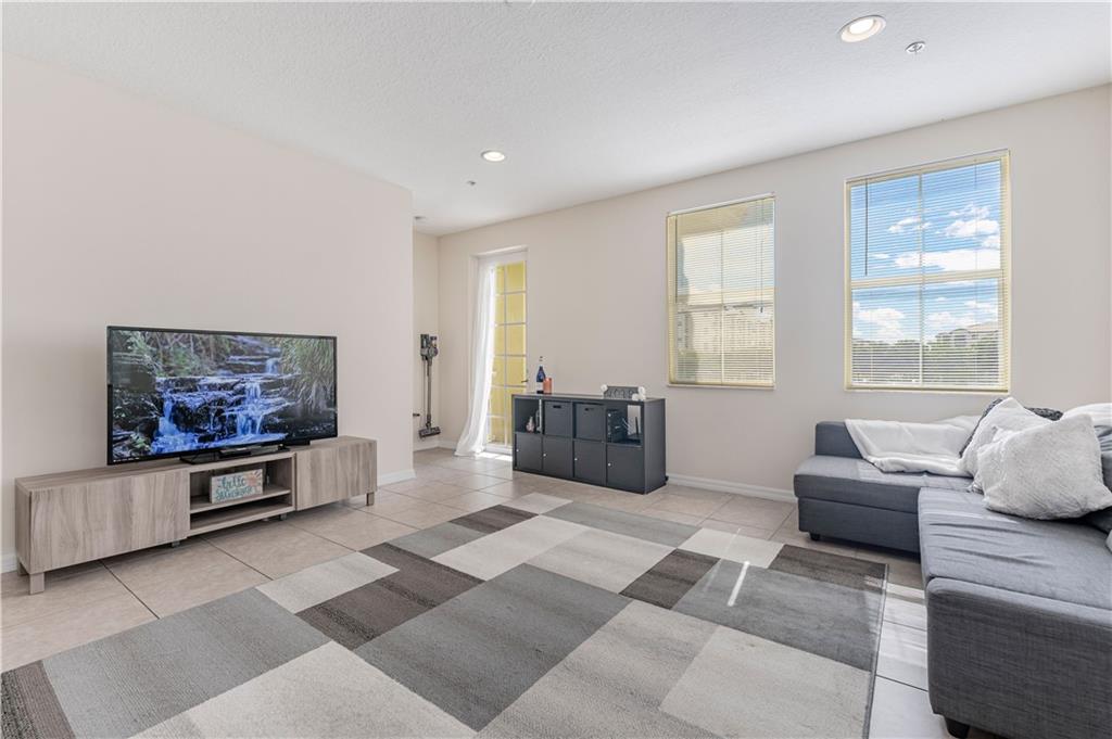 RENAISSANCE COMMONS - Residential