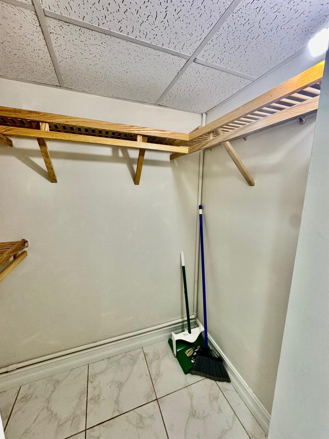 VILLAGE GREEN KENSINGTON - Residential