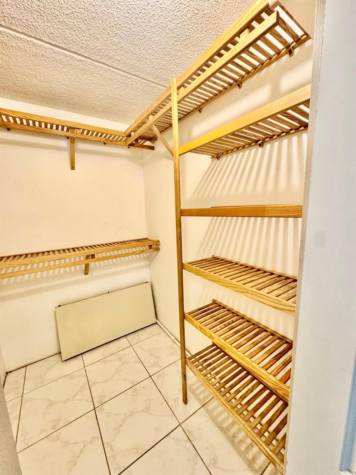 VILLAGE GREEN KENSINGTON - Residential