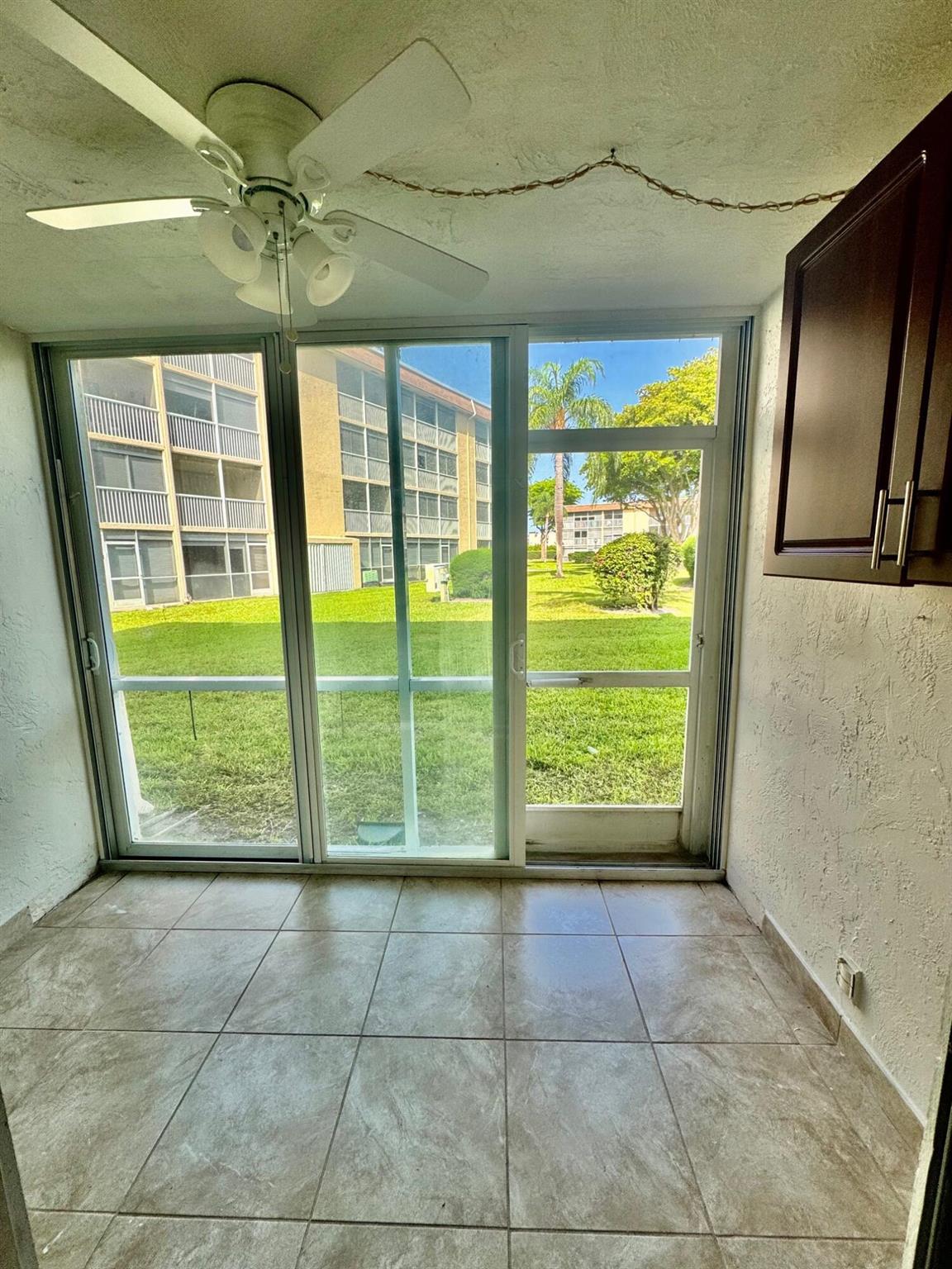 VILLAGE GREEN KENSINGTON - Residential