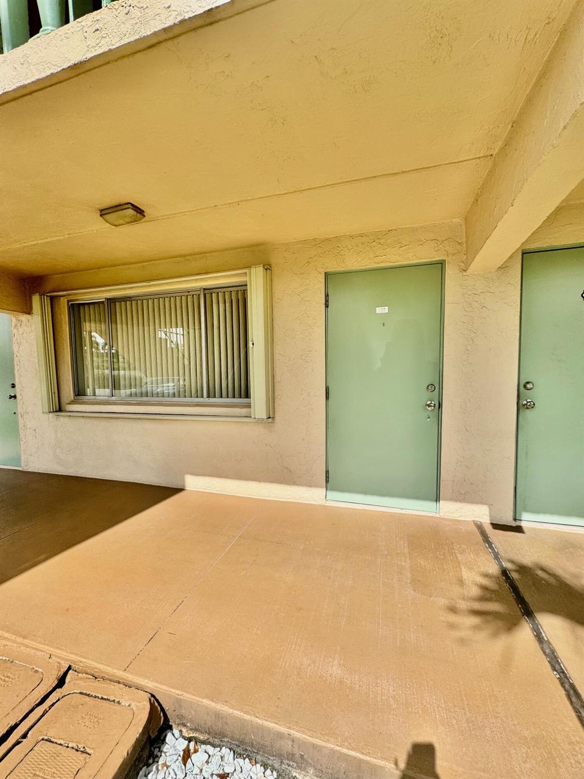 VILLAGE GREEN KENSINGTON - Residential