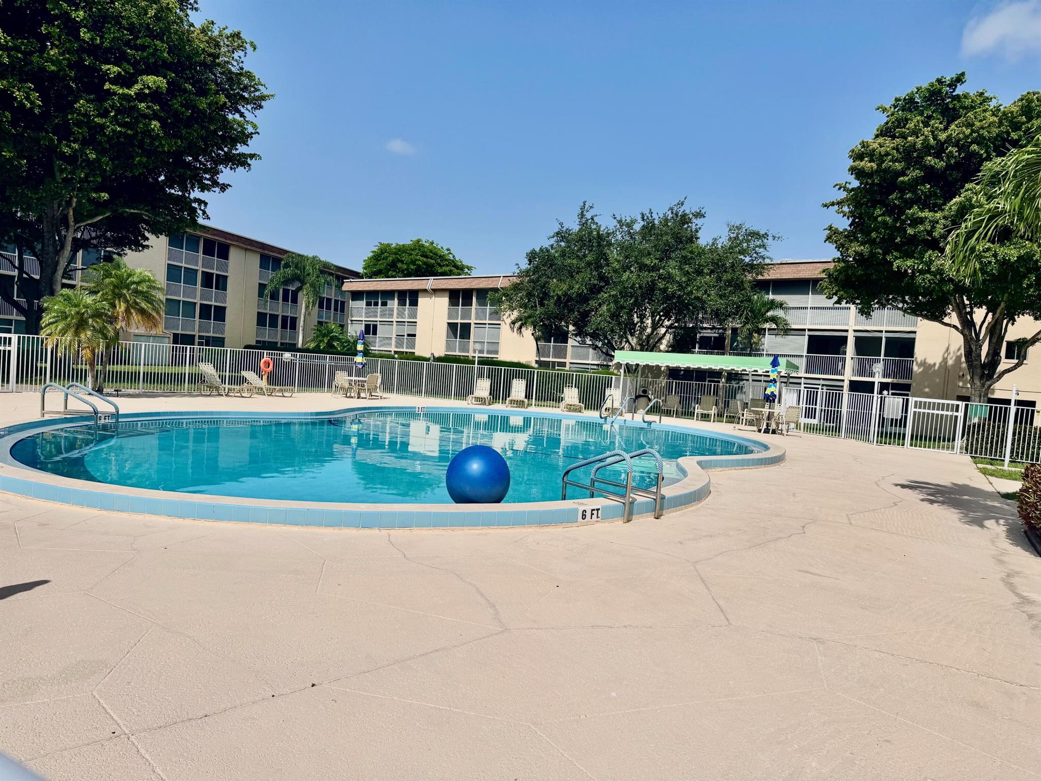 VILLAGE GREEN KENSINGTON - Residential