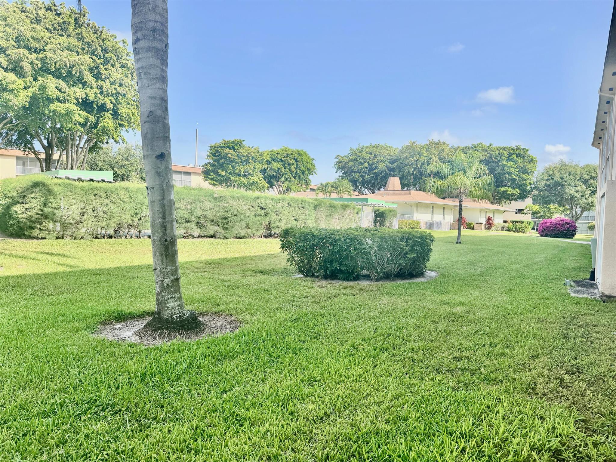 VILLAGE GREEN KENSINGTON - Residential