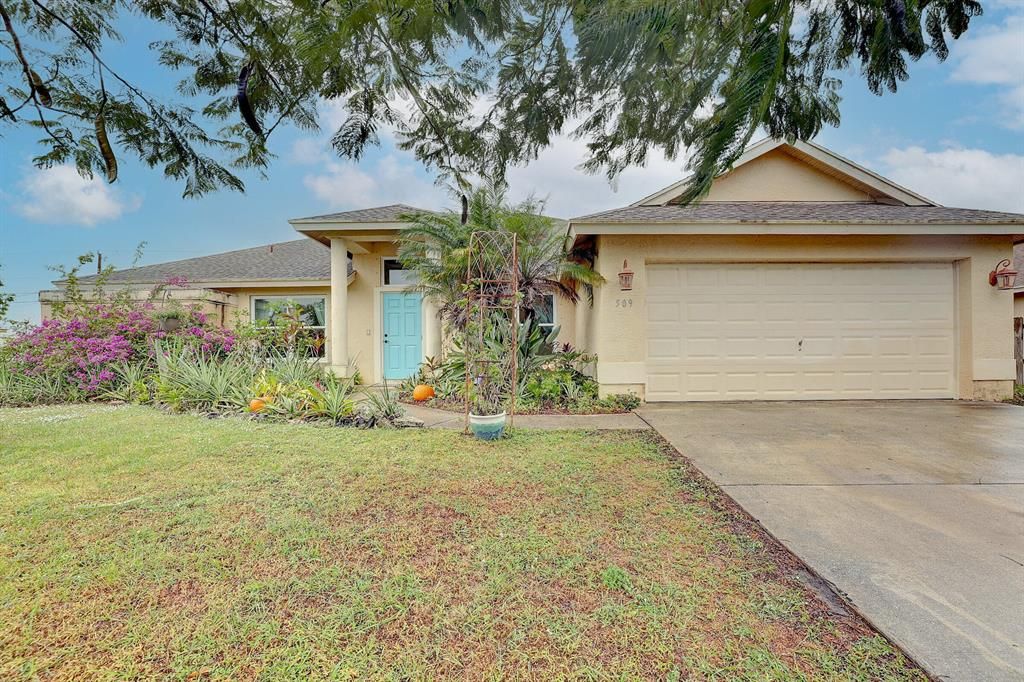 Photo of 509 SW Lacroix Avenue, Port Saint Lucie, FL 34953 (MLS # R10755519)