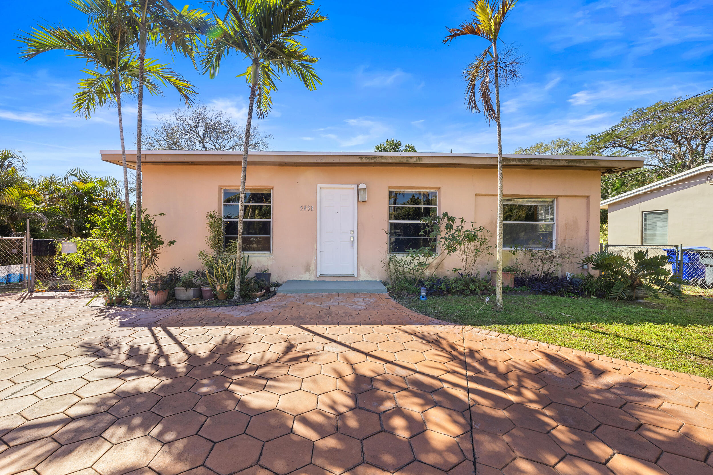 HOLLYWOOD ACRES - Residential