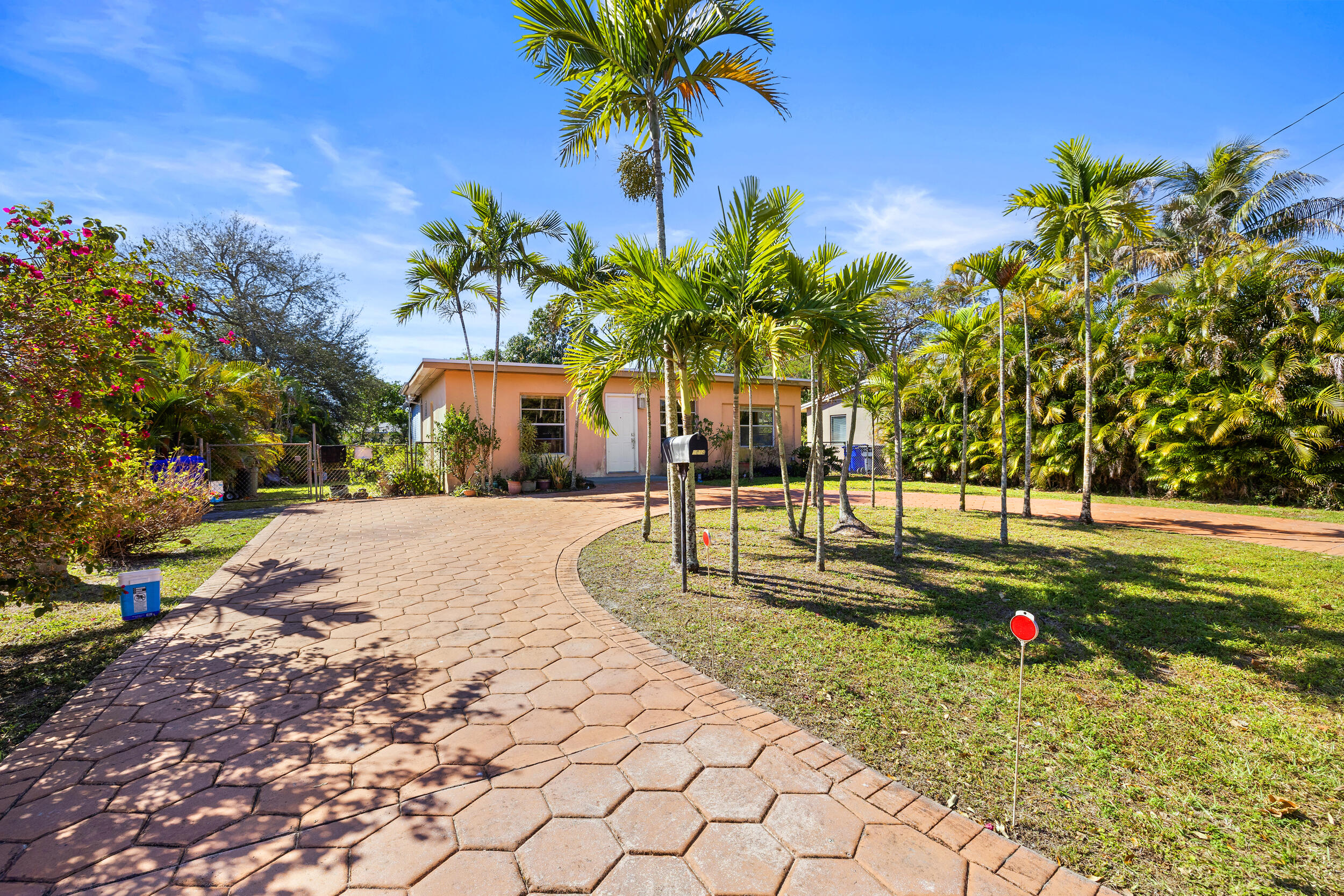 HOLLYWOOD ACRES - Residential