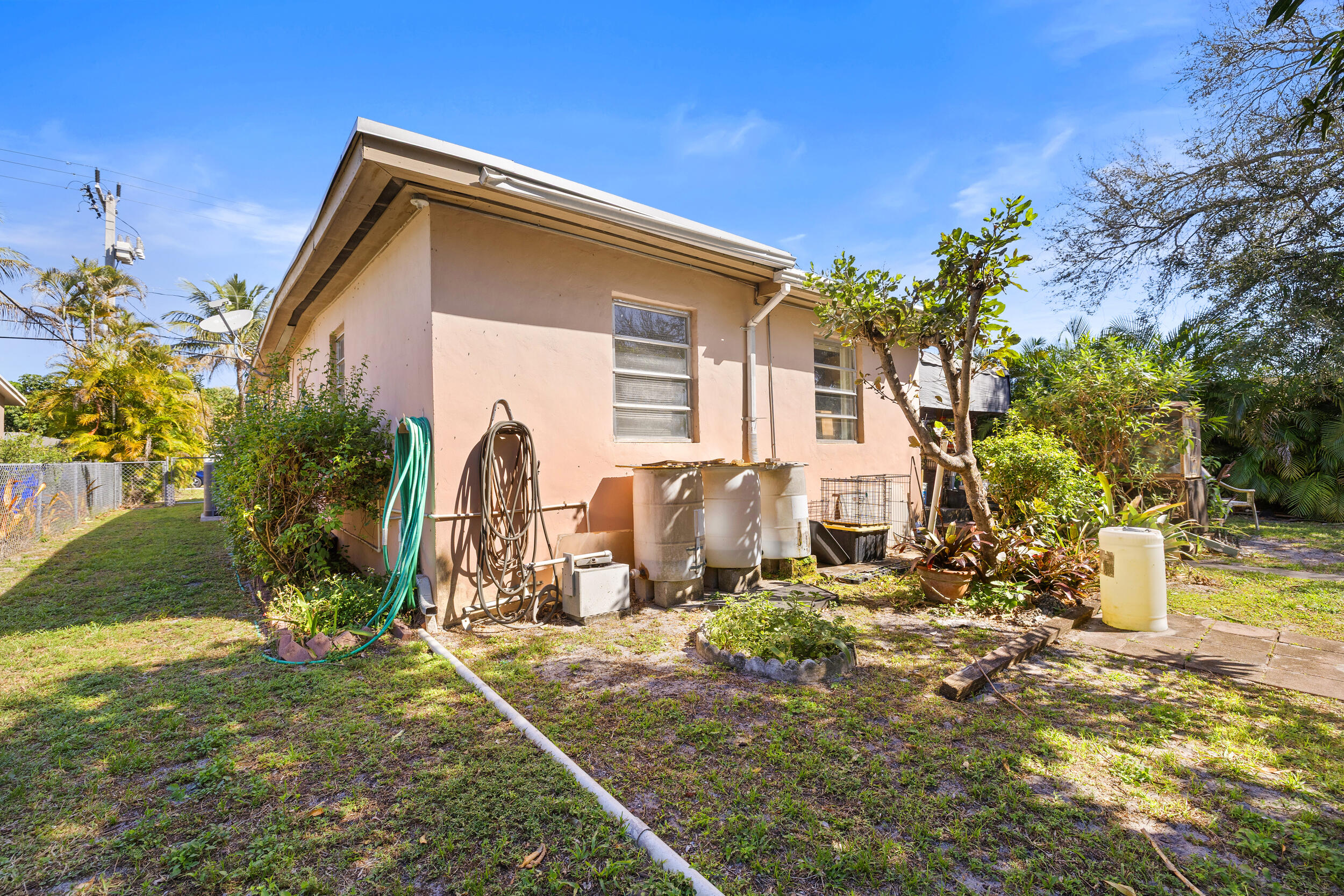 HOLLYWOOD ACRES - Residential