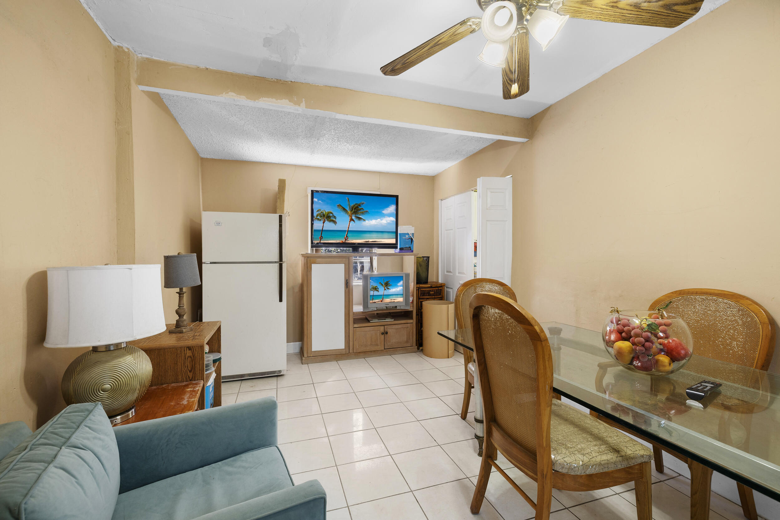 HOLLYWOOD ACRES - Residential