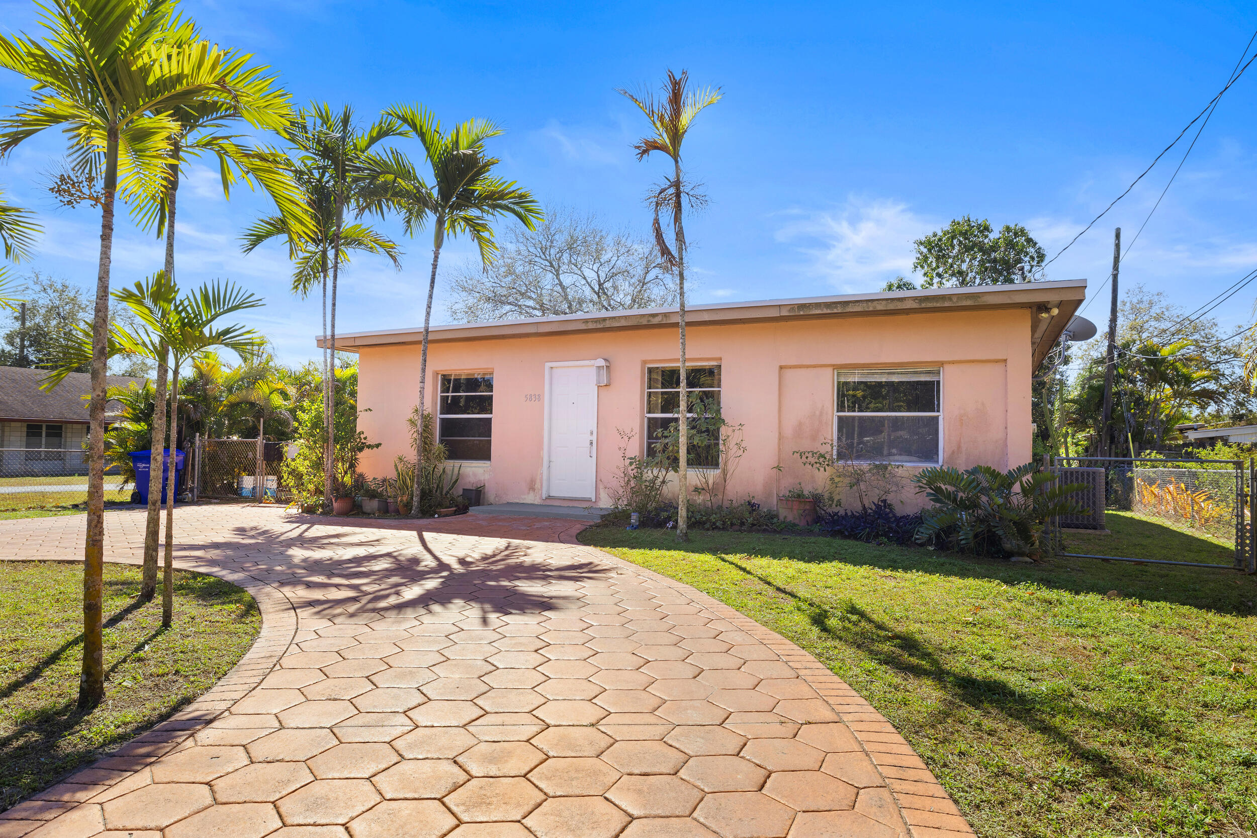 HOLLYWOOD ACRES - Residential