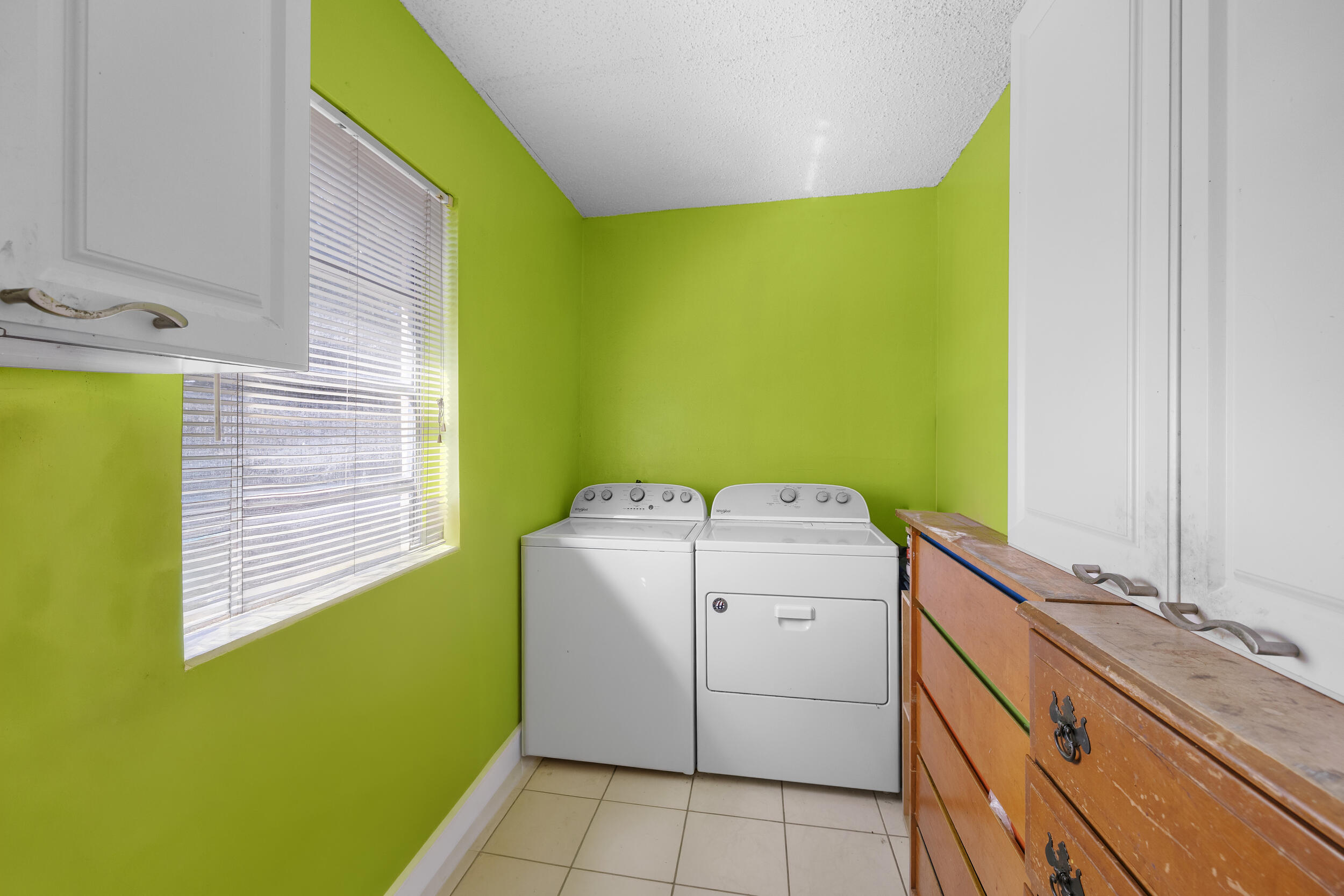 HOLLYWOOD ACRES - Residential