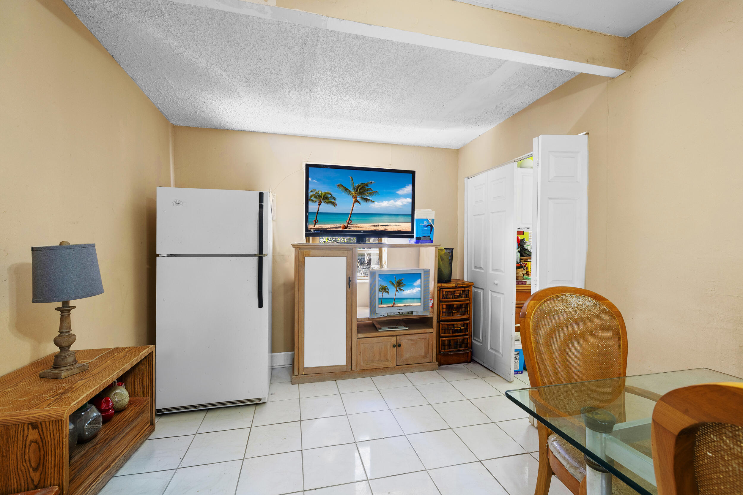 HOLLYWOOD ACRES - Residential