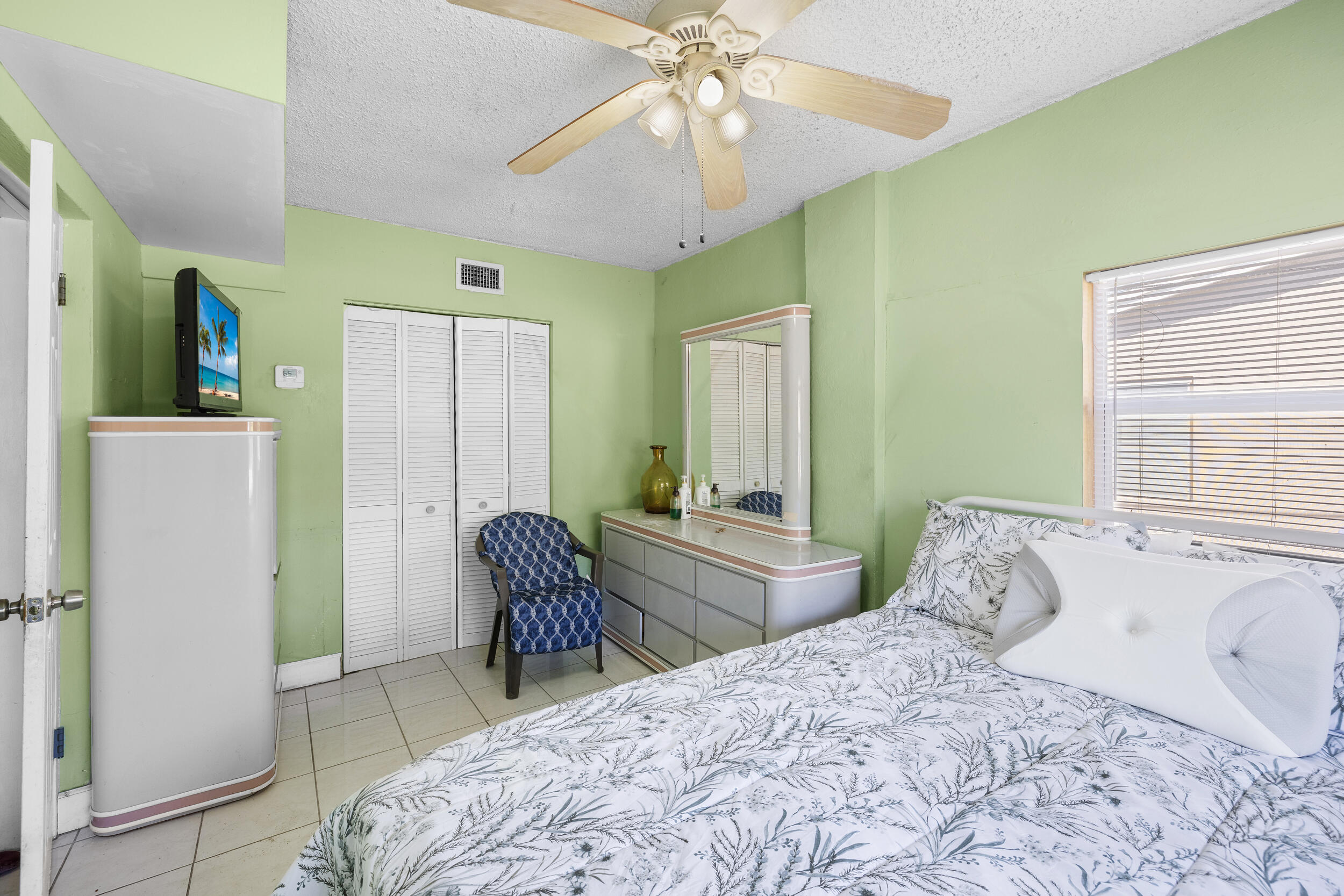 HOLLYWOOD ACRES - Residential